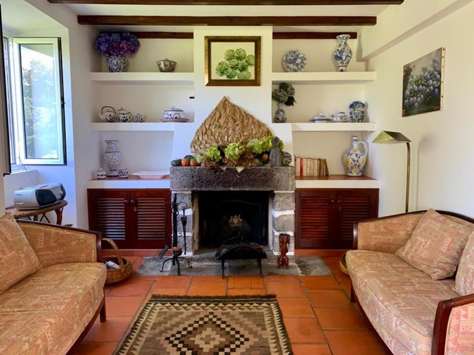 Stone House - Sete Cidades House in Azores District