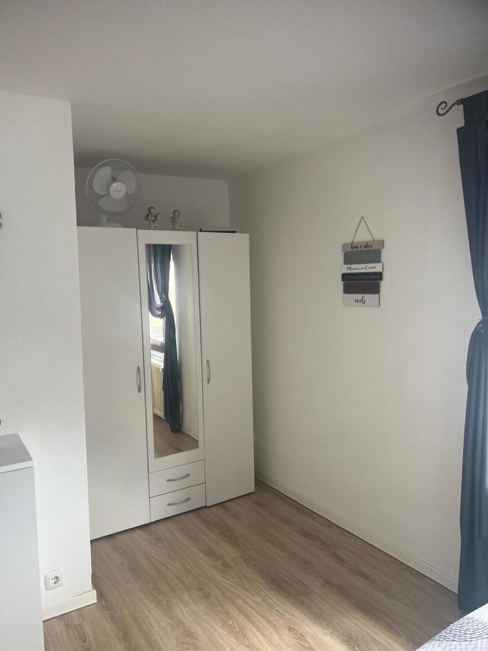 Photo of the whole room, Bedroom