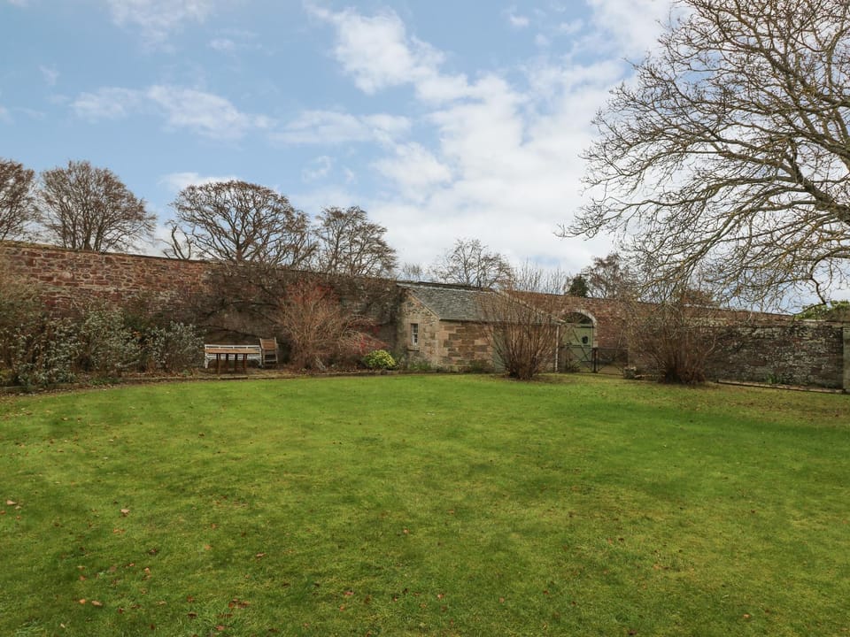 Harmony House - Harmony Gardens House in England