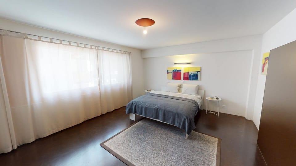 Photo of the whole room, Bedroom