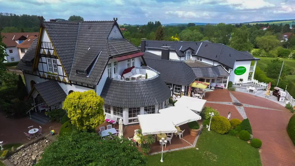 Neighbourhood, Bird's eye view