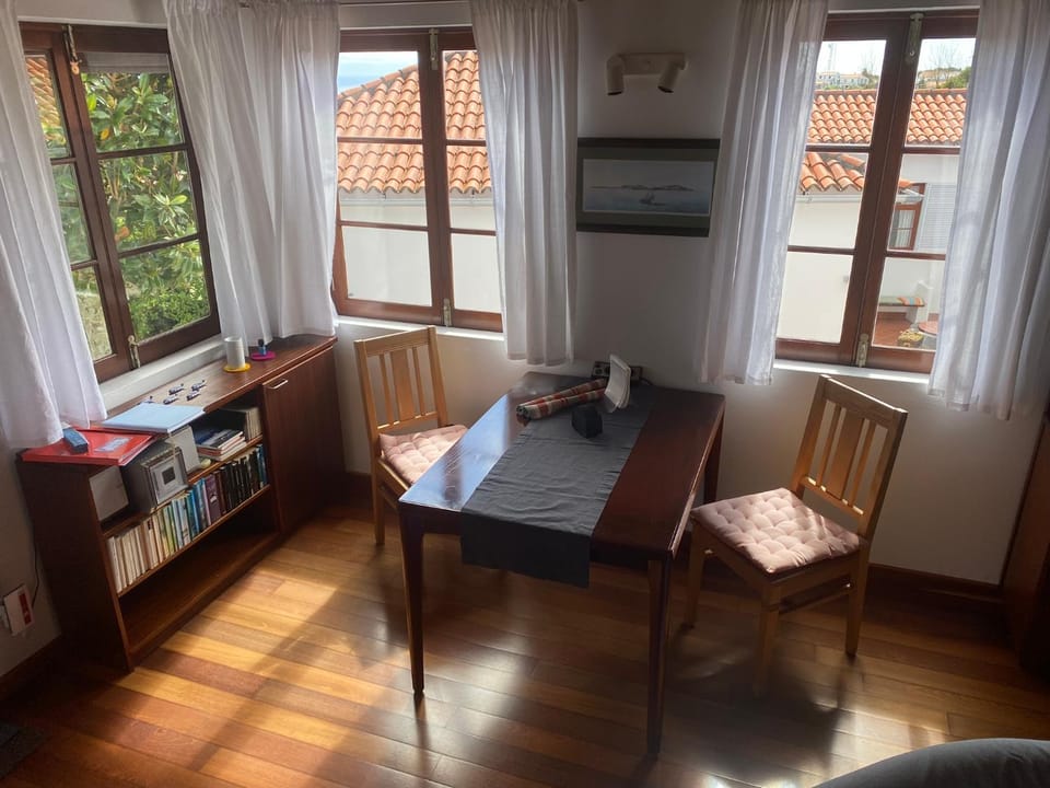Dining area, Food