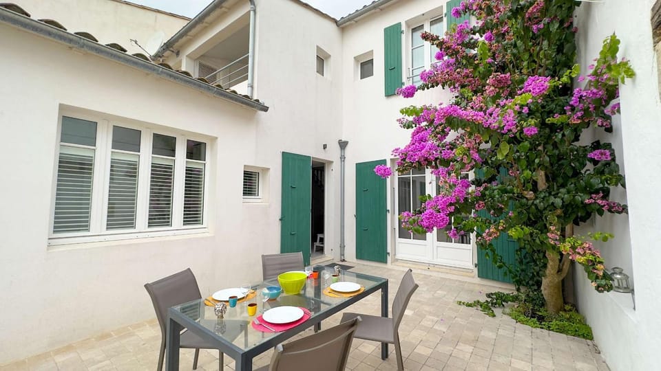 Patio, Dining area