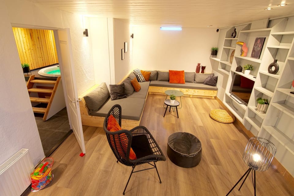 TV and multimedia, Living room, Seating area