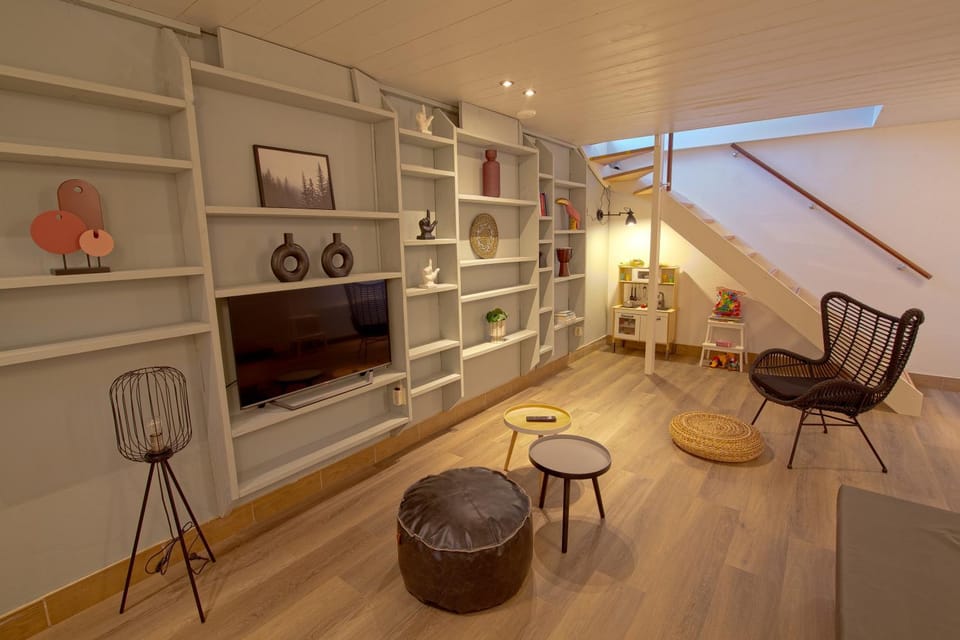 TV and multimedia, Living room, Seating area