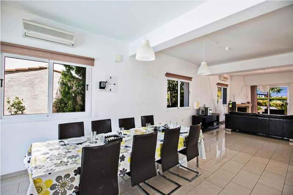 Carilisto Villas Big 4 Bedrooms in Center of Ayia Napa Villa in Ayia Napa
