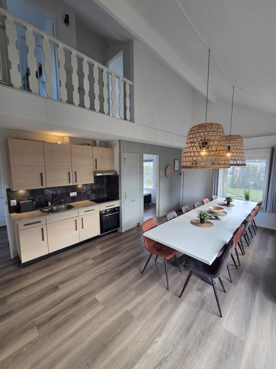 Dining area, kitchen