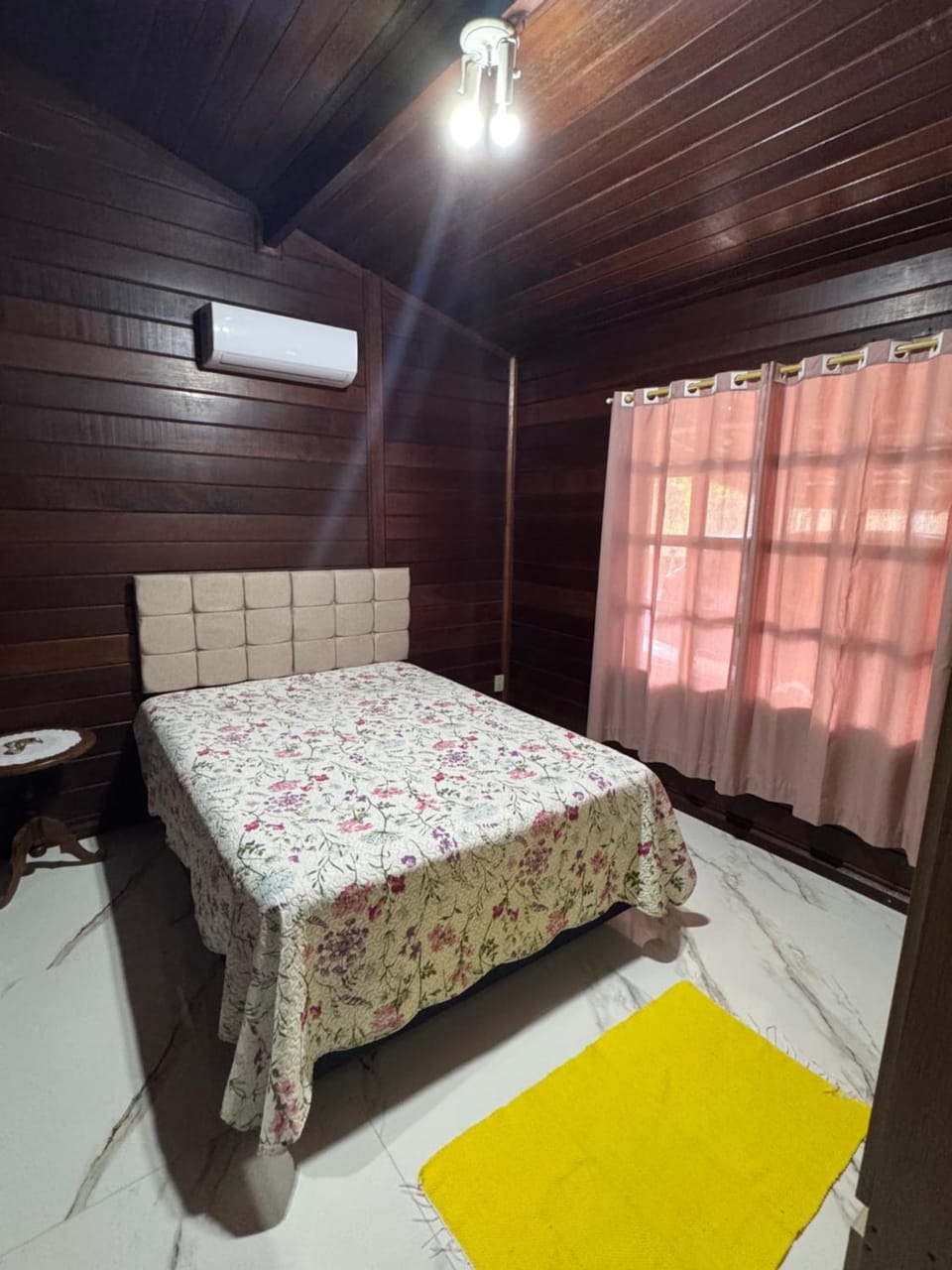 Photo of the whole room, Bedroom, air conditioner