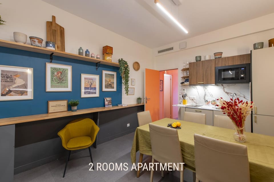 Kitchen or kitchenette, Living room, Dining area