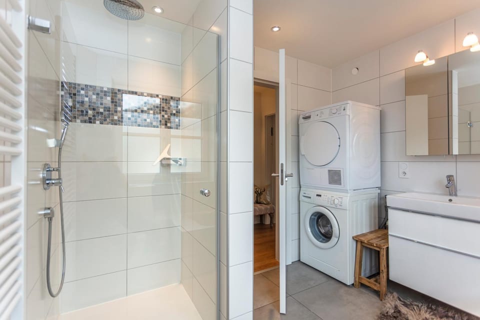 Shower, Bathroom, washing machine, dryer