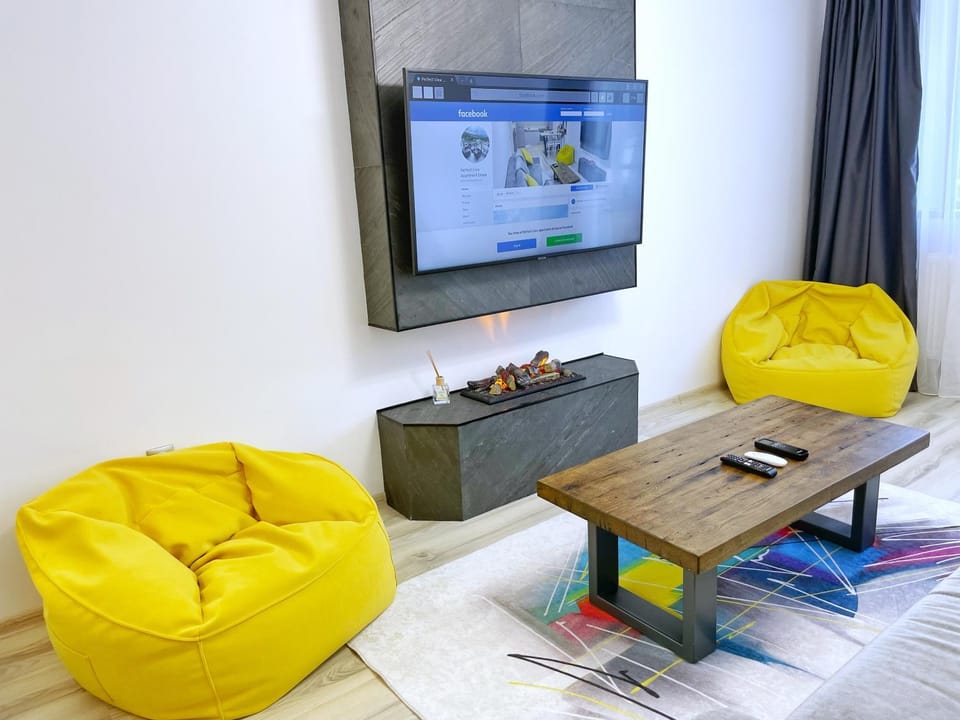 TV and multimedia, Coffee/tea facilities, Lounge or bar, flat iron