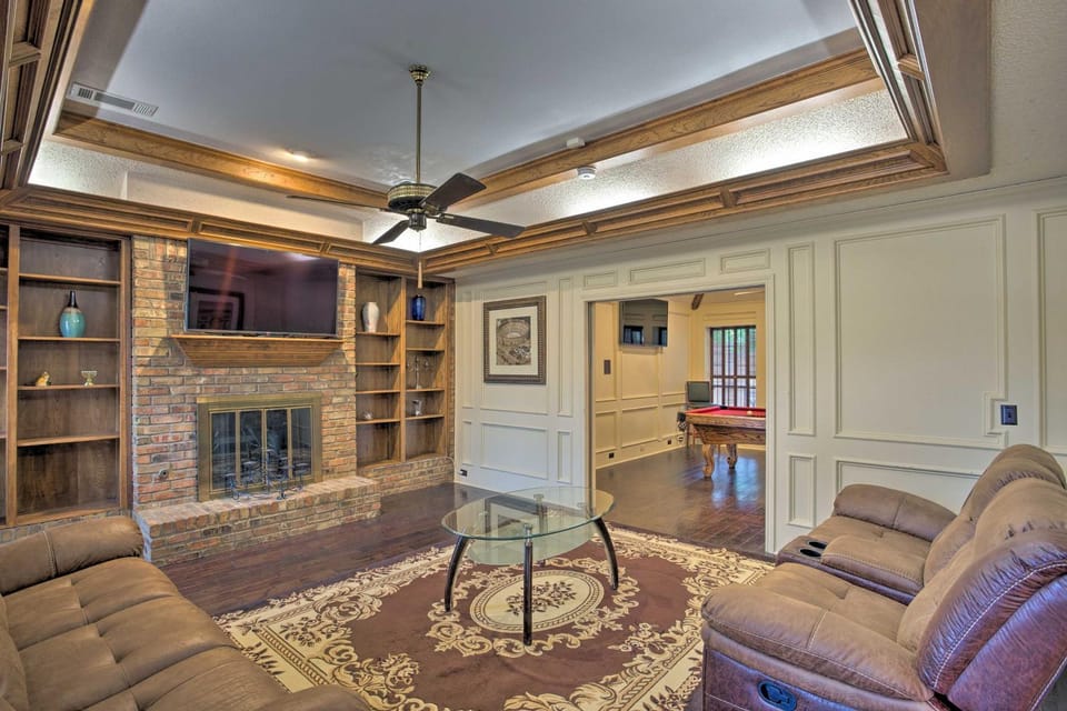 Unwind Fireside & Play Pool! Idyllic McKinney Home House in McKinney