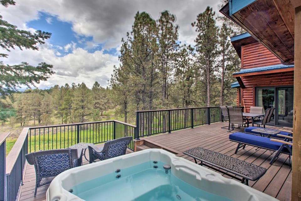 'Blue Spruce Cabin' w/ Hot Tub & Resort Amenities Cabin in Angel Fire