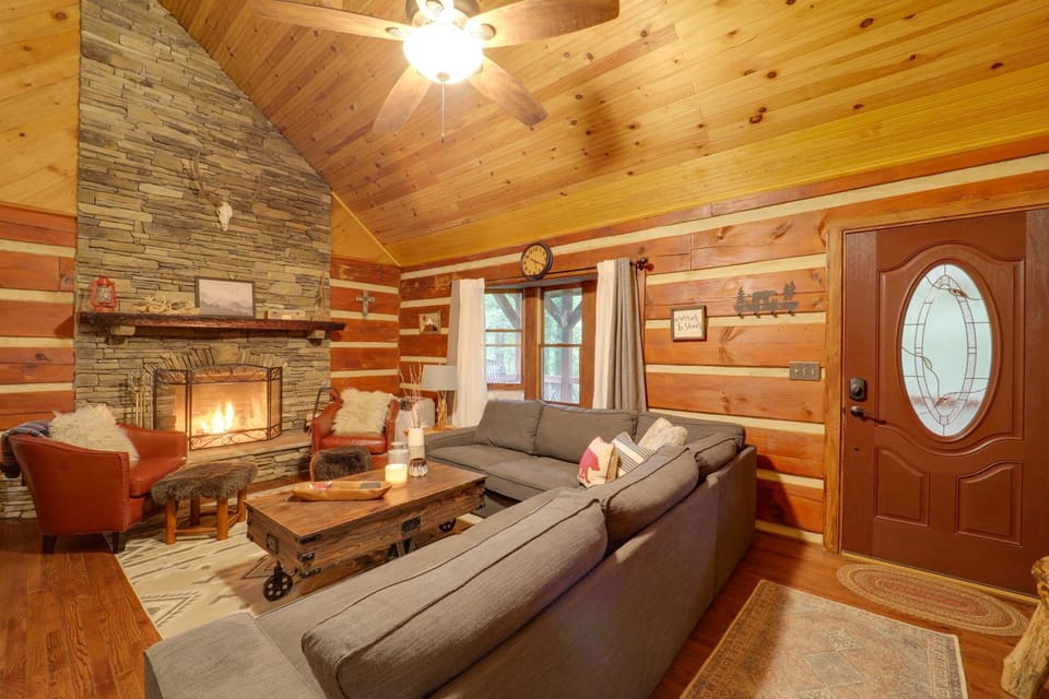 Family-Friendly Blue Ridge Cabin w/ Game Room! Cabin in Watauga