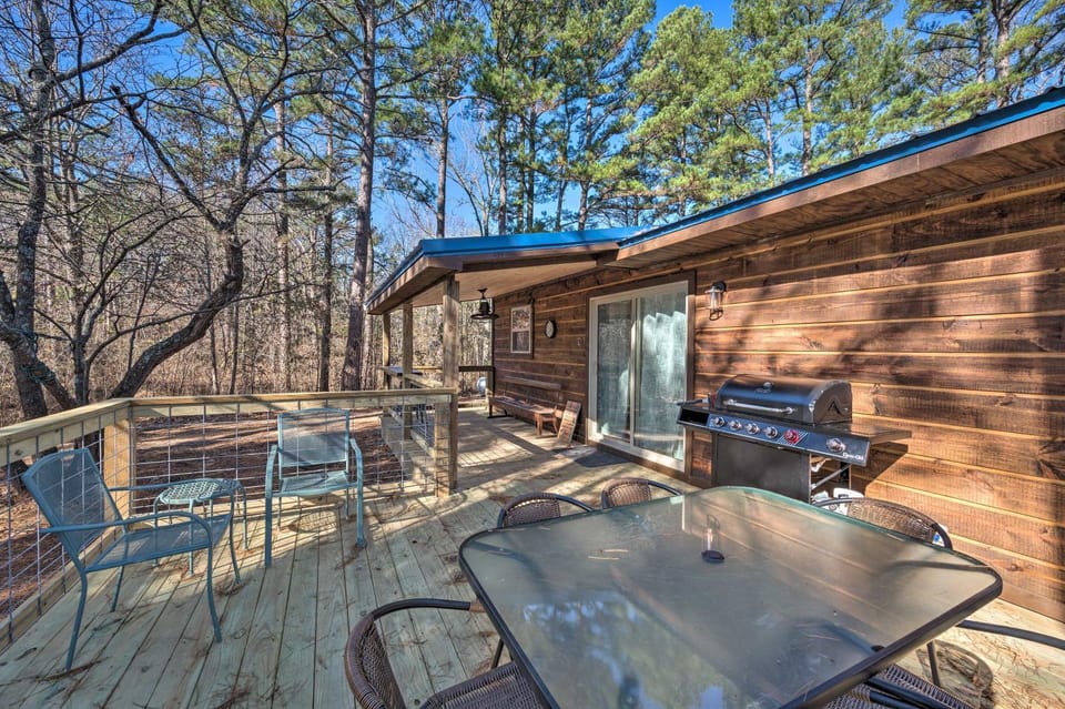 Updated Cabin w/ Fire Pit: 2 Mi to UTV & Hike Cabin in Oklahoma