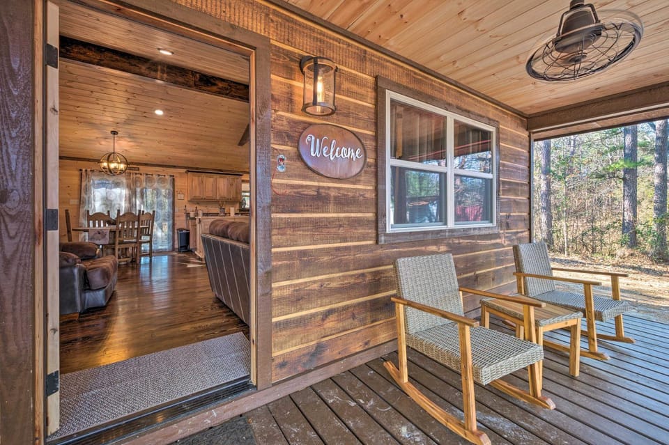 Updated Cabin w/ Fire Pit: 2 Mi to UTV & Hike Cabin in Oklahoma