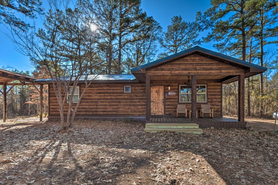 Updated Cabin w/ Fire Pit: 2 Mi to UTV & Hike Cabin in Oklahoma