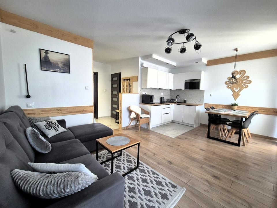Bed, Kitchen or kitchenette, Living room, Photo of the whole room, Seating area, Dining area