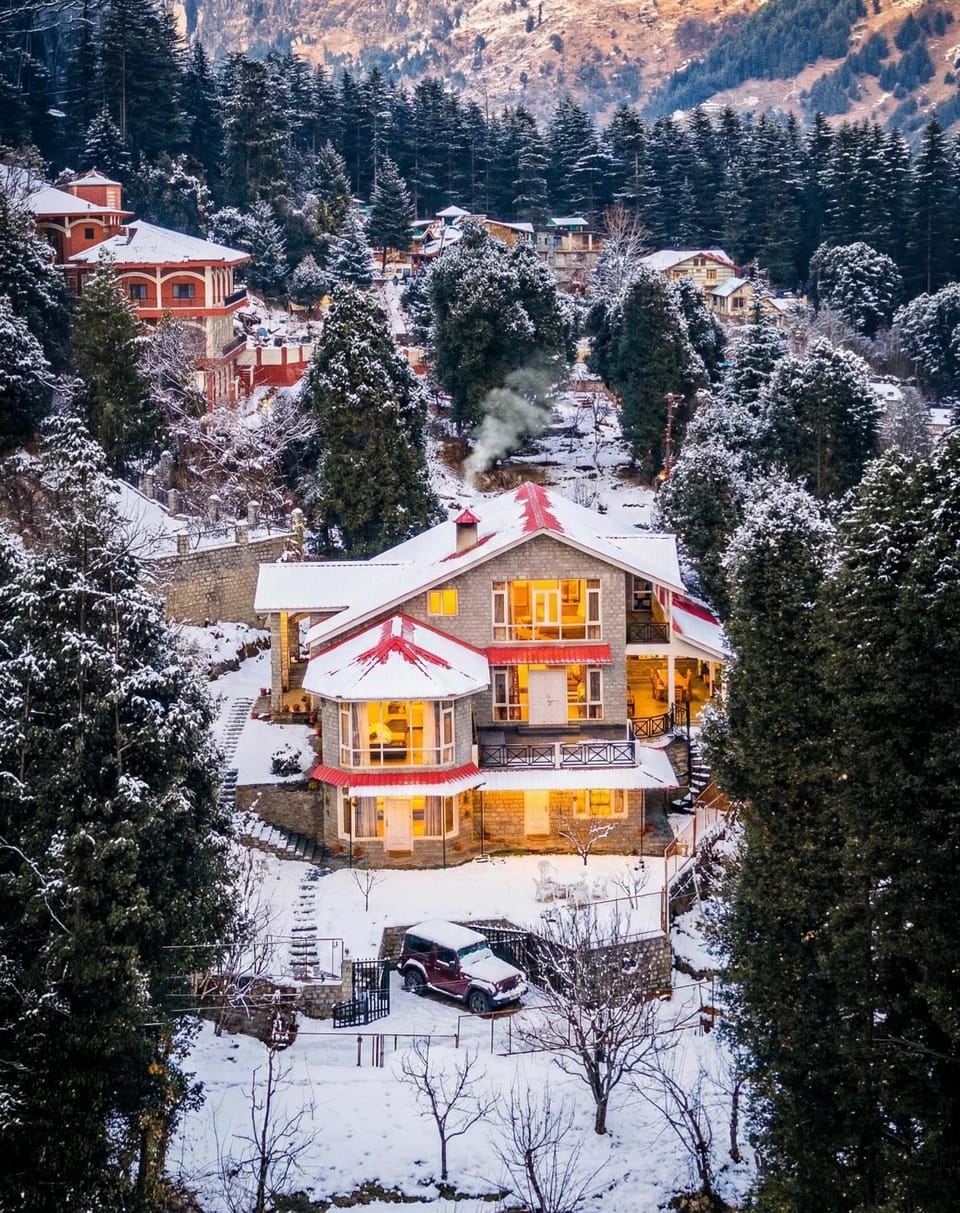 Property building, Day, Natural landscape, Winter, Mountain view
