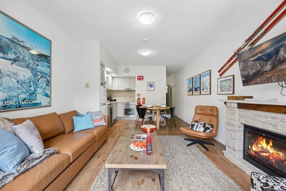 Kitchen or kitchenette, Living room, Seating area