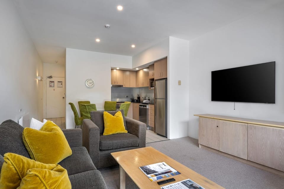 Kitchen or kitchenette, Living room, Dining area