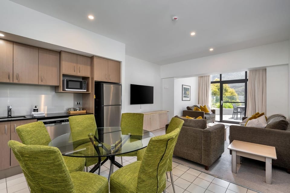 Living room, Dining area