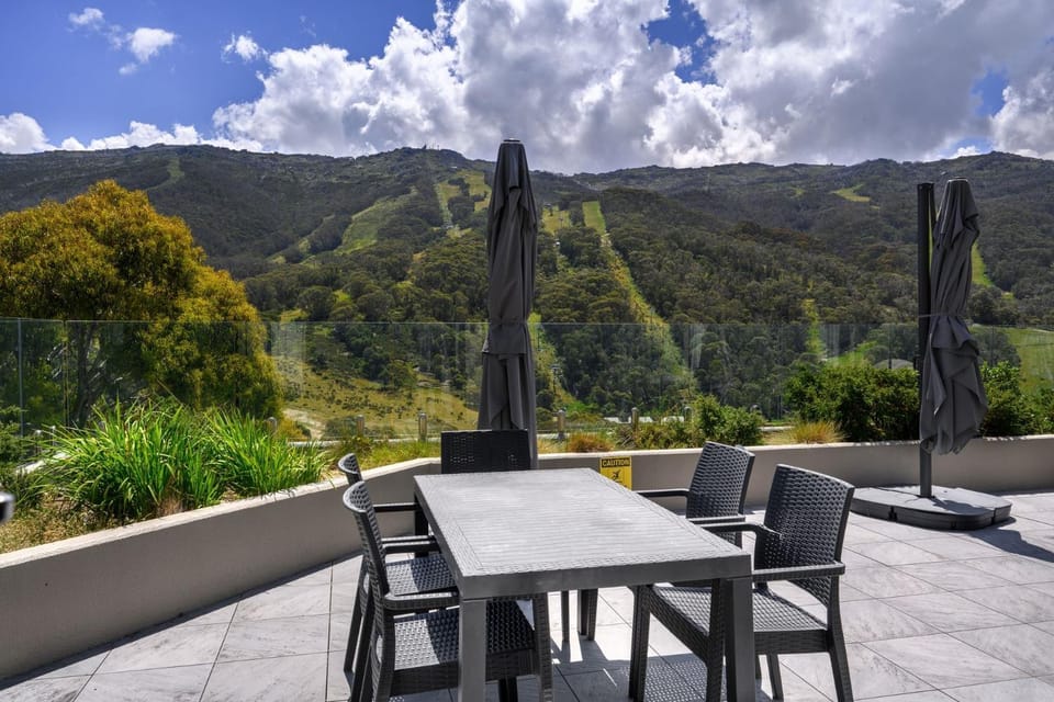 Balcony/Terrace, Seating area, Mountain view