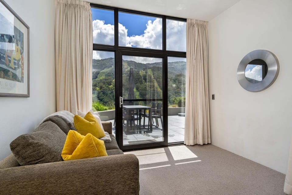 Balcony/Terrace, Seating area, Mountain view