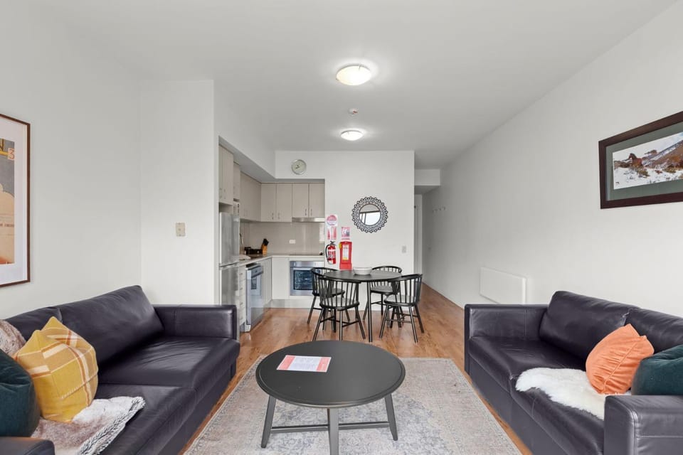 Kitchen or kitchenette, Seating area, Dining area