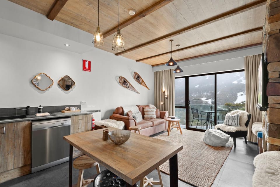 Kitchen or kitchenette, Living room, Dining area, Mountain view