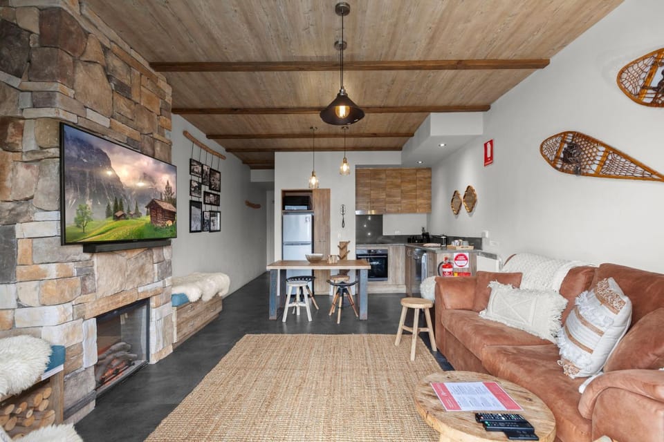 Kitchen or kitchenette, Living room, Dining area