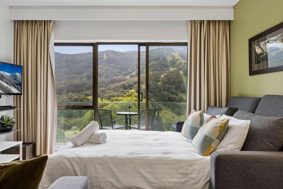 Living room, Seating area, Mountain view