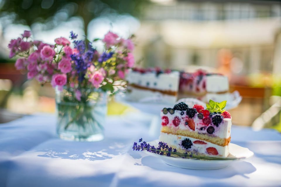 Restaurant/places to eat, Garden, Food and drinks, Food