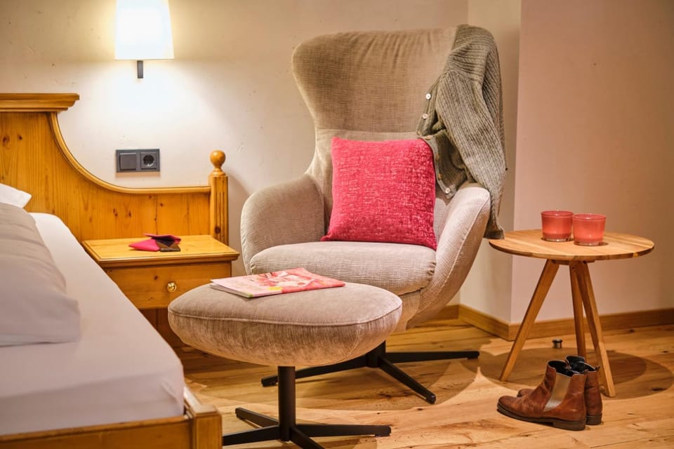 Photo of the whole room, Seating area, Bedroom, hair dresser