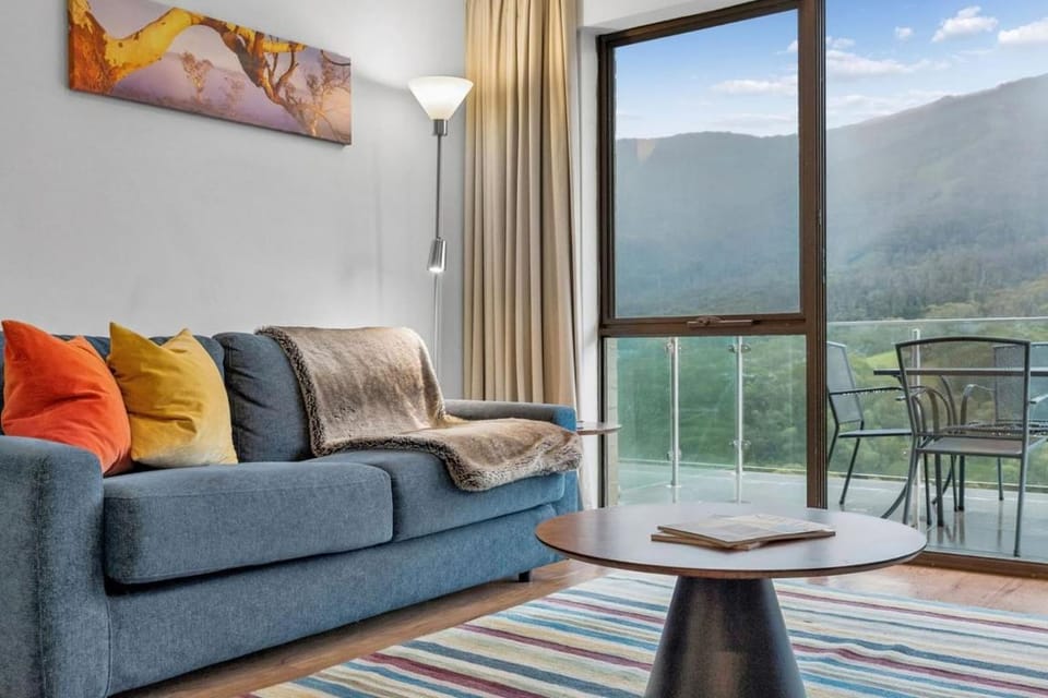 Balcony/Terrace, Living room, Seating area, Mountain view