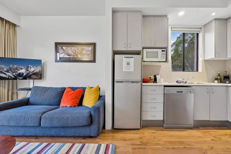 Living room, Seating area, kitchen
