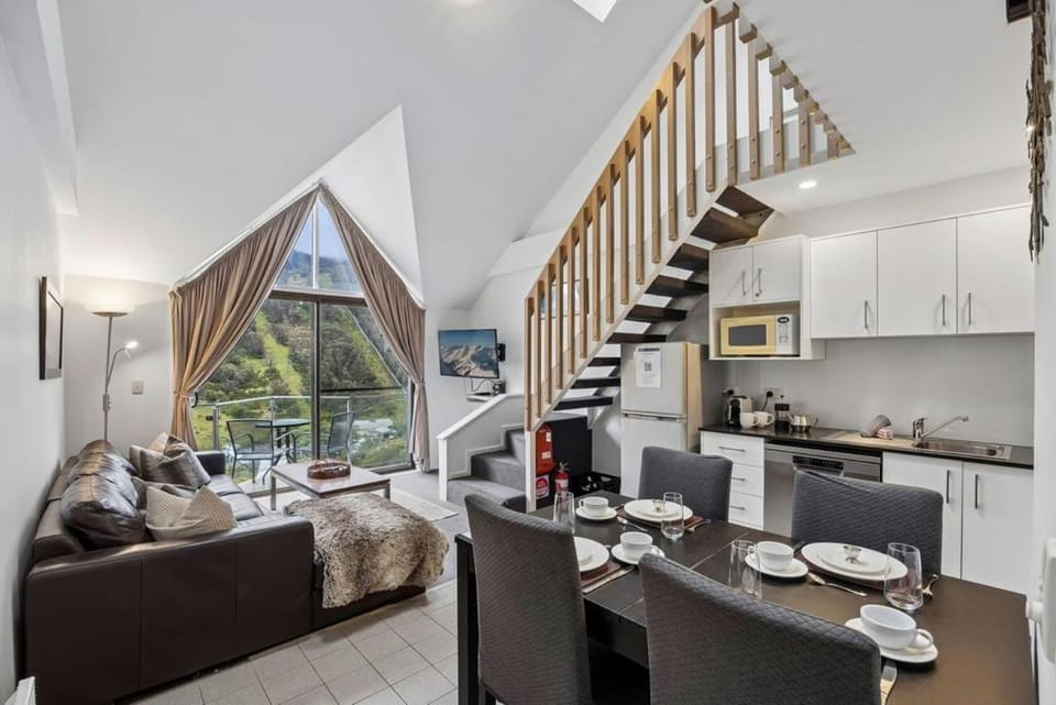 Living room, Seating area, Dining area, kitchen