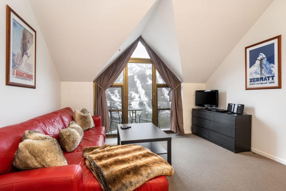 Living room, Mountain view