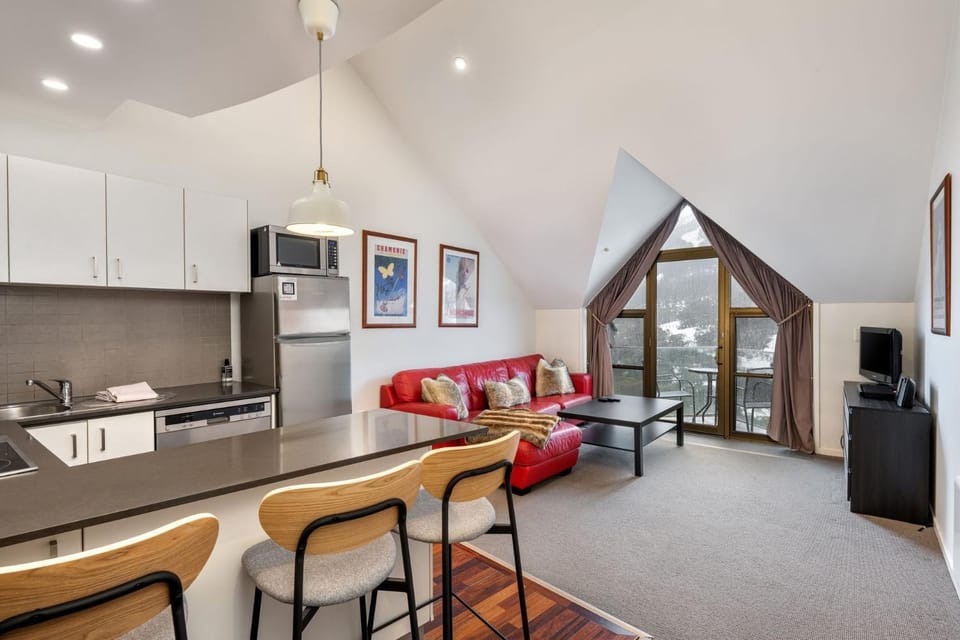 Kitchen or kitchenette, Living room