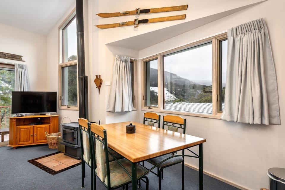 Dining area, Mountain view, fireplace
