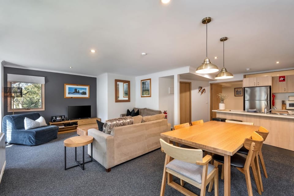 Kitchen or kitchenette, Living room, Dining area