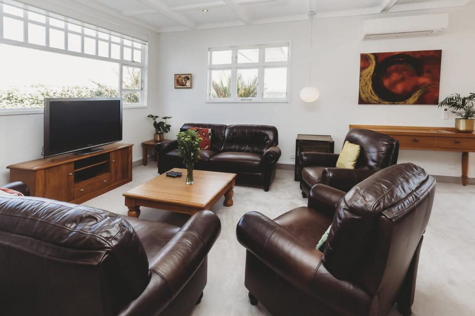 The Front Office - charming 3BR heritage home House in New Plymouth