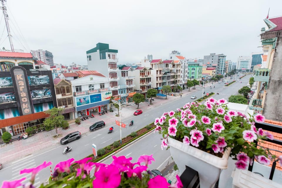 Balcony/Terrace, City view, Street view