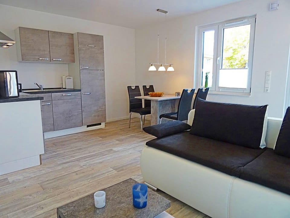 Kitchen or kitchenette, Living room, Seating area, Dining area