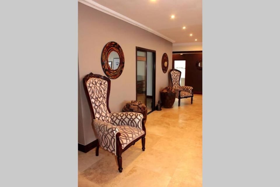 4 Bedroom Luxury Home with View of the Ocean and Table Mountain House in Cape Town