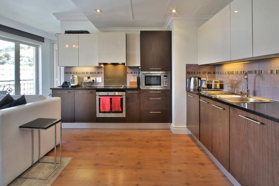 Cape Royale 1 Bedroom Luxury Apartments with Mountain View Apartment in Cape Town
