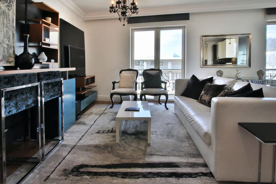 Cape Royale 1 Bedroom Luxury Apartments with Mountain View Apartment in Cape Town