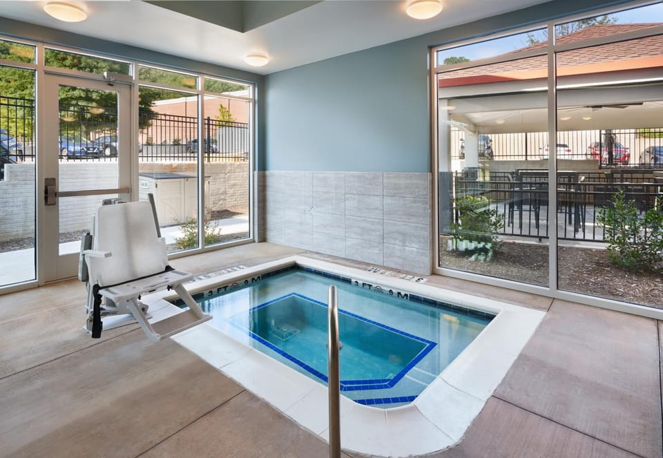 Hot Tub, Swimming pool