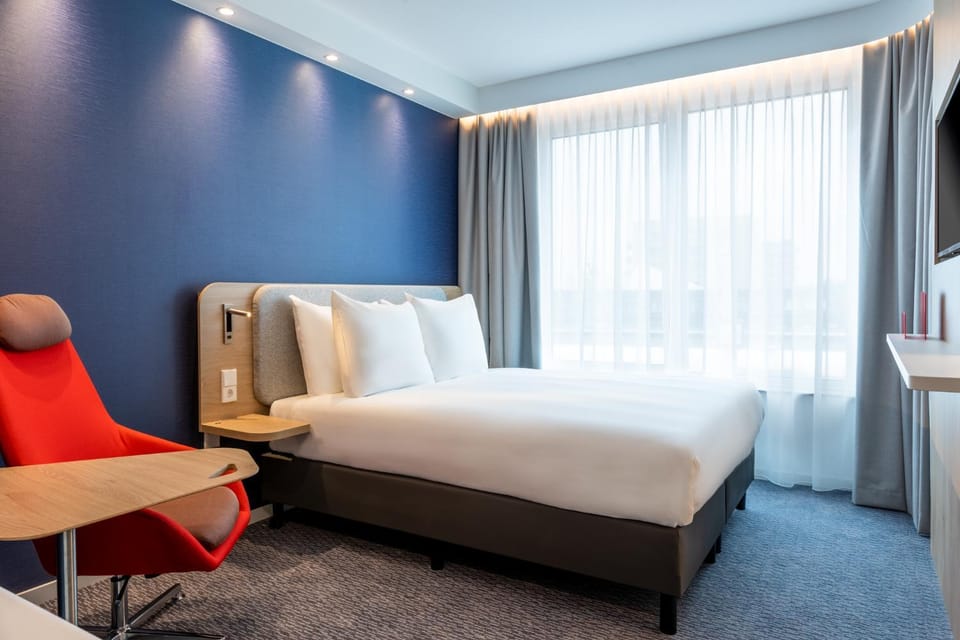 Photo of the whole room, Seating area, Bedroom