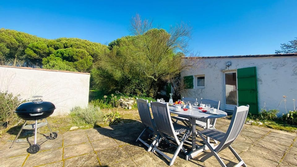 Patio, Garden, Dining area, Garden view, sunbed